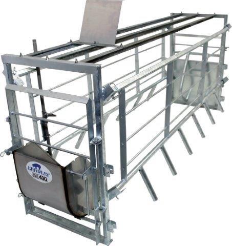 og Slat Adjustable farrowing crates allow producers to quickly change the overall width of the stall from 19.5” to 25.5”, providing the ability to ensure proper comfort for pigs ranging in size from gilts to large sows. 